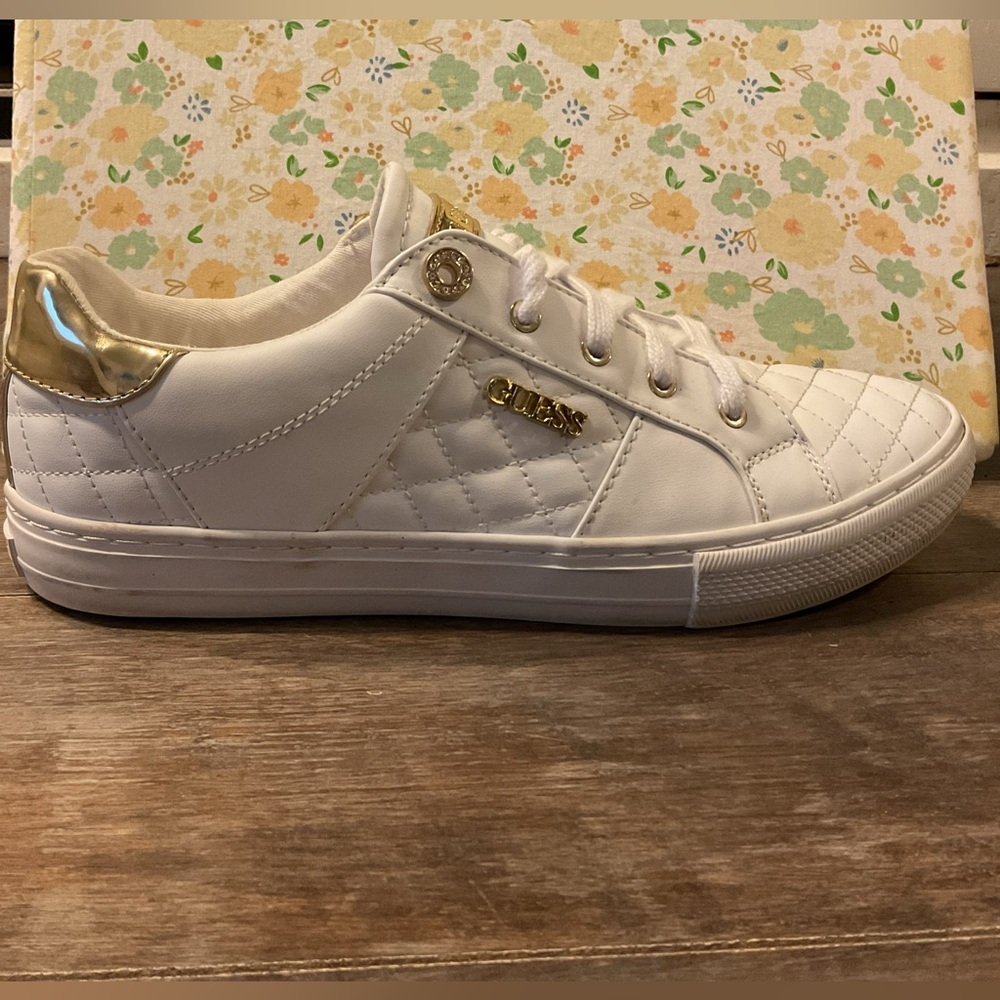 Women’s low top shoes guess shoes!